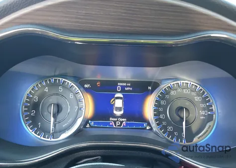 2015 Chrysler 200 C из США, поврежденный, VIN 1C3CCCCG5FN510276